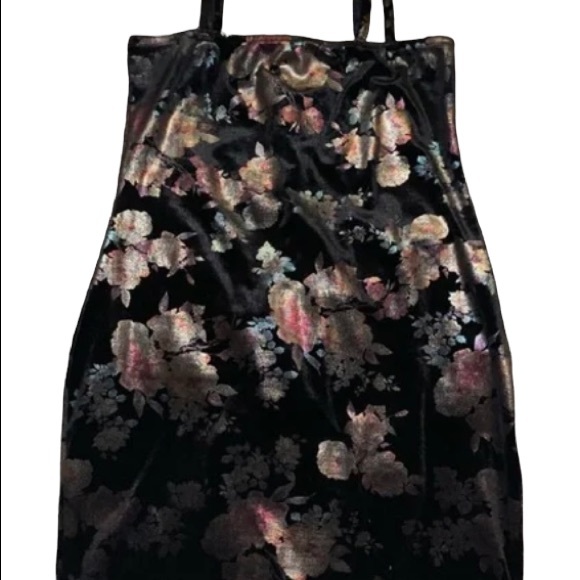 ⭐️PRICE FIRM⭐️ Black spaghetti strap style floral dress - Picture 2 of 8